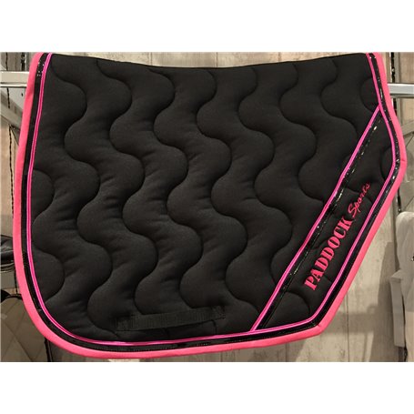 Tapis coupe noir galon fushia, verni noir puis passepoil fushia